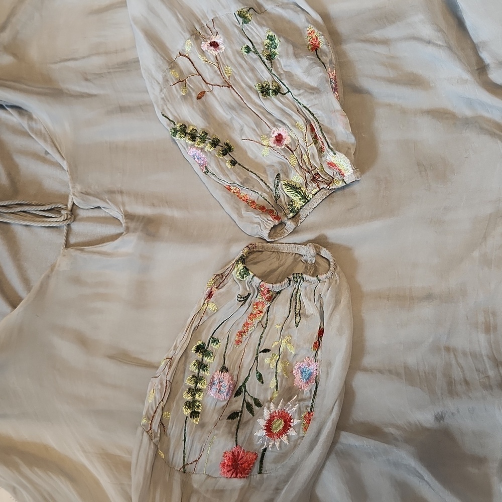 Made In Italy Silk Embroidered Gray Women's Top Sz M - Picture 9 of 11